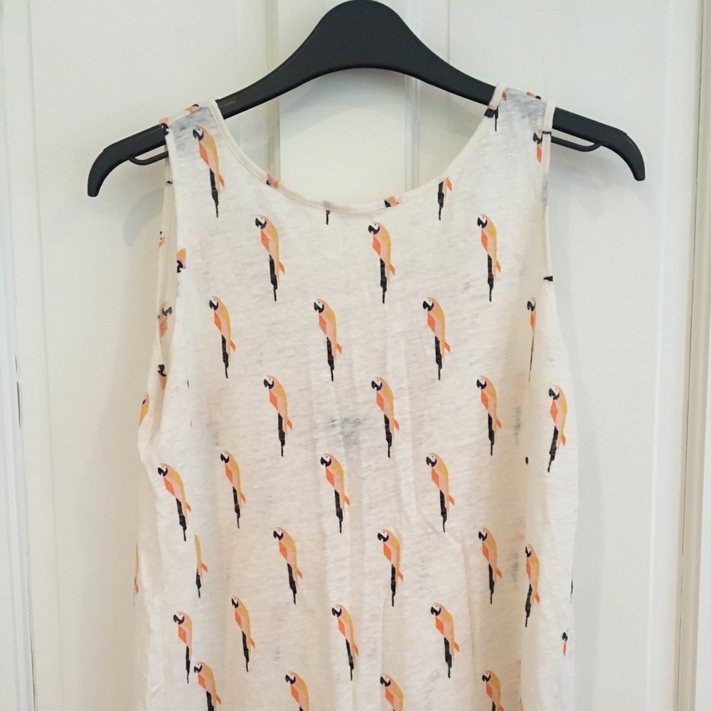 EUC Ann Taylor linen knit tank with parrot print - Picture 2 of 3